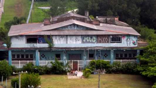 Guarita Web Radio | PRÃÂDIO ABANDONADO NO MORRO DO FAROL ESTÃÂ LIBERADO PARA CONCORRÃÂNCIA DE USO PRIVADO | 